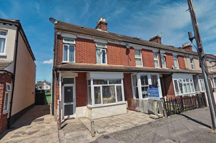 3 Bedroom End Of Terrace House For Sale In Vine Street, Romford, RM7