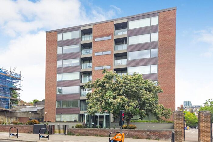 3 Bedroom Flat For Sale In Flat, Charles Allen House, Amwell Street, Clerkenwell, London, EC1R