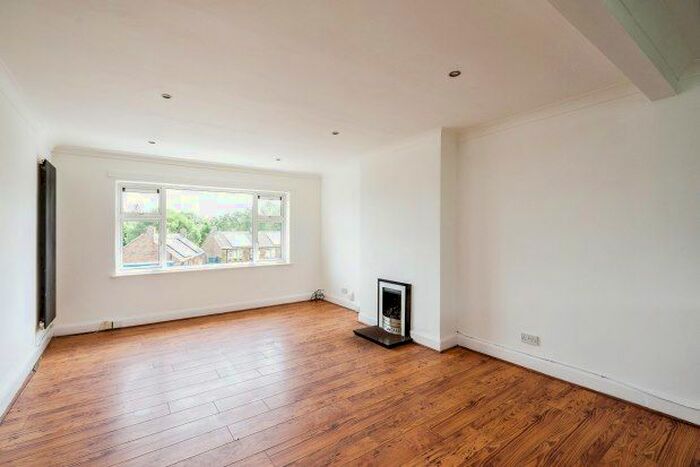 2 Bedroom Flat To Rent In A Bridge Lane, Warrington, WA4