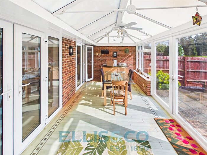 3 Bedroom Bungalow For Sale In Colin Blythe Road, Tonbridge, TN10