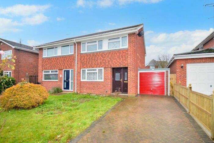 3 Bedroom Semi-detached House To Rent In Hazlemere Drive, Gillingham, ME7