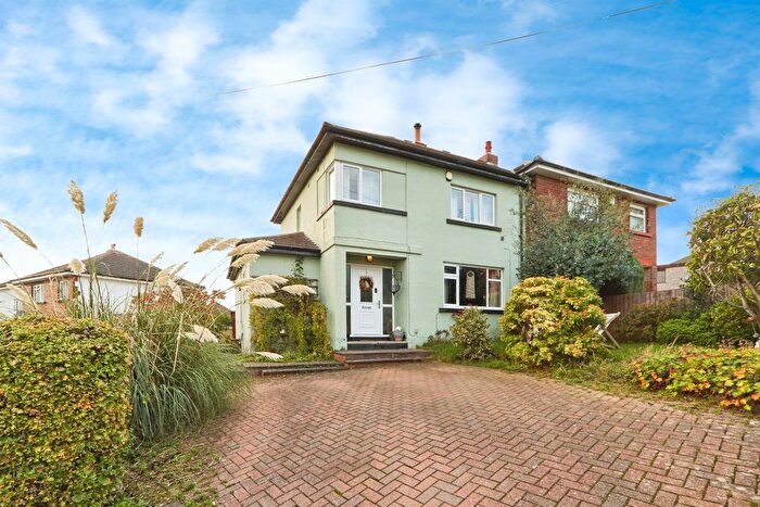 3 Bedroom Semi-Detached House For Sale In Haw View, Yeadon, Leeds, LS19