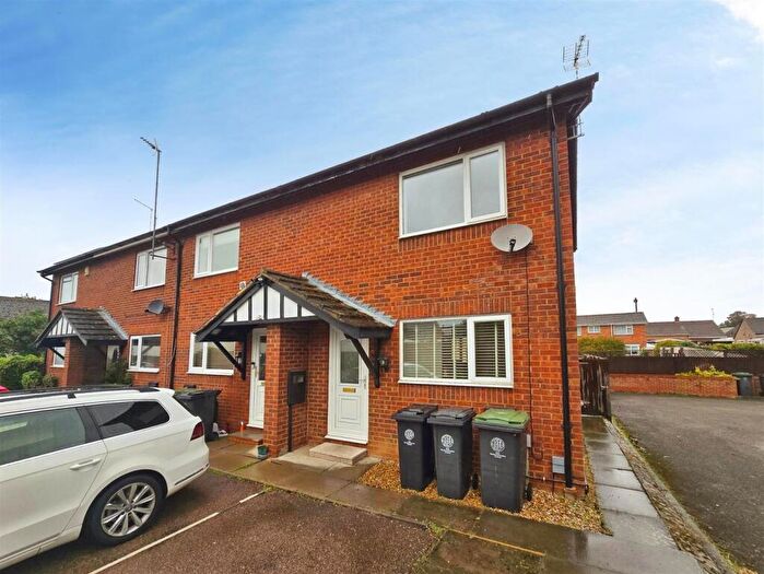 2 Bedroom Semi-Detached House To Rent In Wheatcroft Gardens, Rushden, NN10