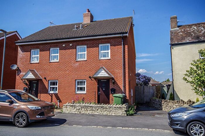 4 Bedroom Semi-Detached House To Rent In Woodfield Road, Cam, GL11