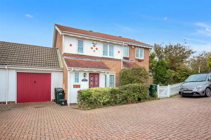 3 Bedroom Semi-Detached House To Rent In Henge Way, Portslade, East Sussex, BN41