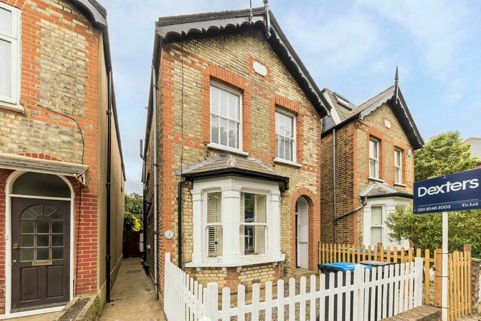 2 Bedroom Flat To Rent In Gordon Road, Kingston Upon Thames, KT2