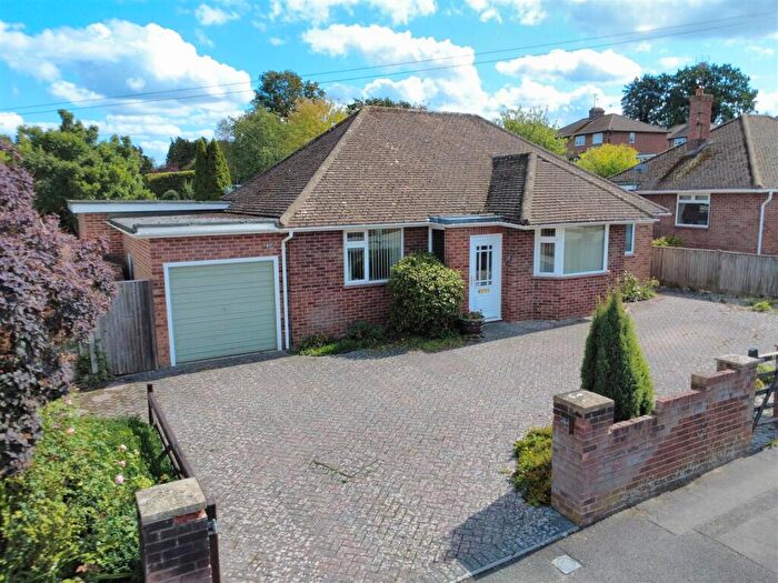 2 Bedroom Bungalow For Sale In Wendan Road, Newbury, RG14