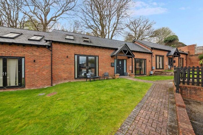 3 Bedroom Property To Rent In Brighton Road, Kingswood, Tadworth, KT20