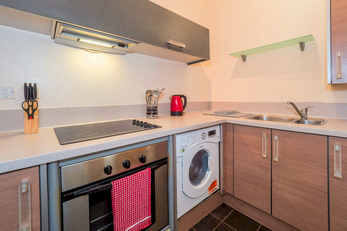 2 Bedroom Apartment To Rent In Clement Street, B1