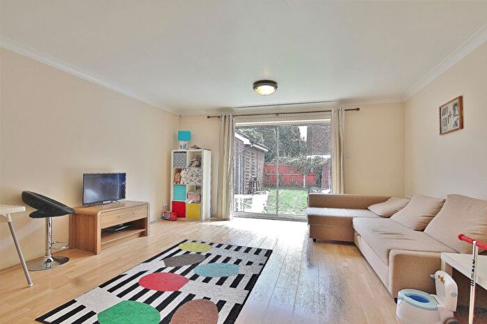 3 Bedroom End Of Terrace House To Rent In Malting Way, Isleworth, TW7