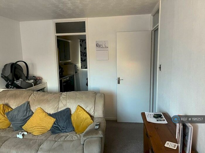 1 Bedroom Flat To Rent In Eeklo Place, Newbury, RG14
