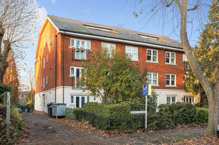 2 Bedroom Flat For Sale In Albany House, Lovelace Road, Surbiton, KT6