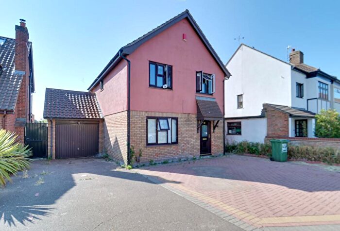 4 Bedroom Detached House For Sale In Findon Gardens, Rainham, RM13