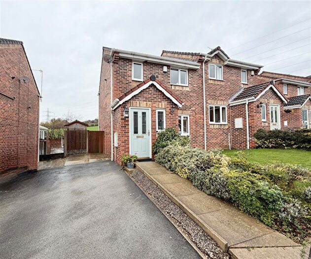 3 Bedroom Semi Detached House For Sale In Town Close View, Kippax, LS25
