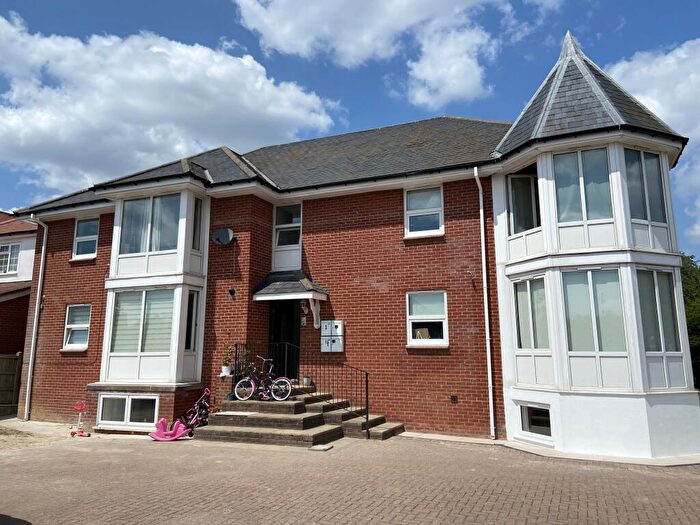 1 Bedroom Flat To Rent In Mount Pleasant Road, Chigwell, Essex, IG7
