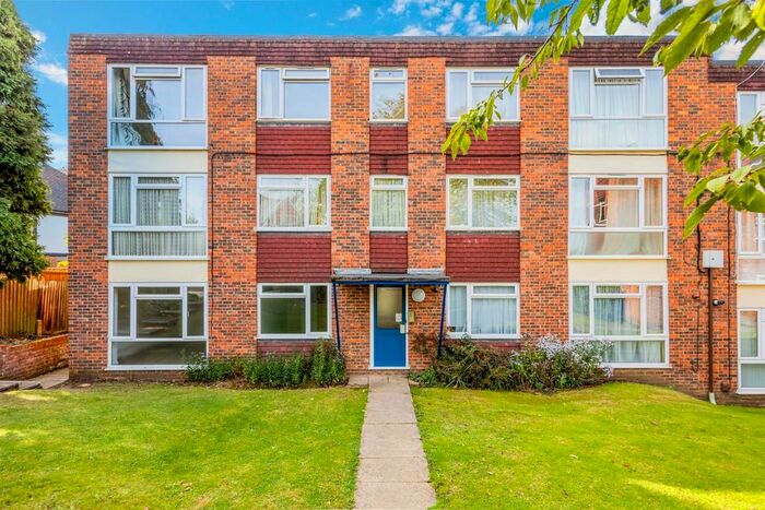 1 Bedroom Flat To Rent In Mill Road, Epsom, KT17