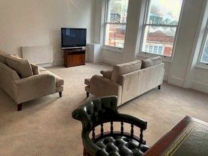 3 Bedroom Flat To Rent In Blythe Road, London, W14