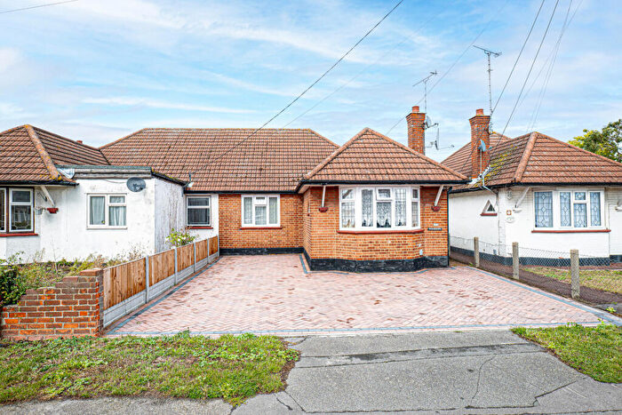 2 Bedroom Semi-Detached Bungalow For Sale In Leicester Avenue, Rochford, SS4