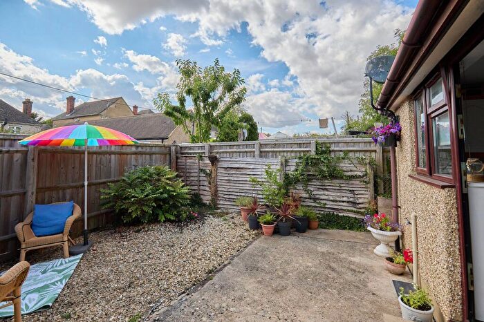 1 Bedroom Detached Bungalow For Sale In Moor Avenue, Witney, OX28