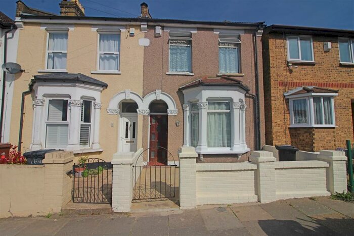 4 Bedroom House To Rent In Roland Road, London, E17