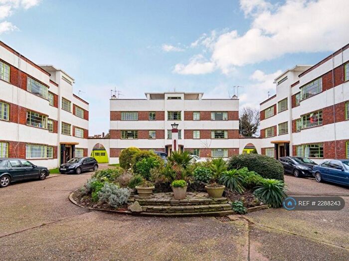 2 Bedroom Flat To Rent In Grosvenor Road, London, E11