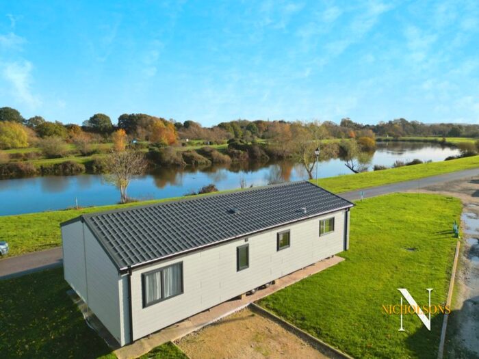 2 Bedroom Mobile/park Home For Sale In Hallcroft Road, Retford, DN22