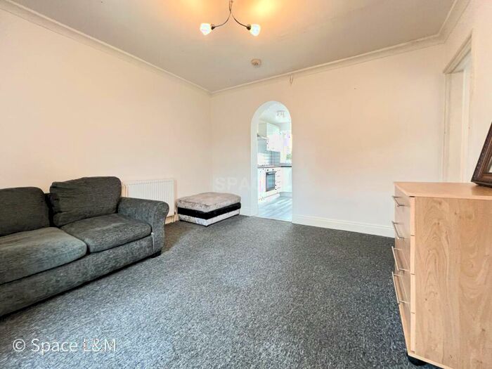 2 Bedroom End Of Terrace House To Rent In Alpine Street, Reading, Berkshire, RG1