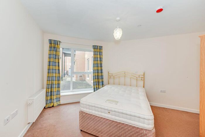 2 Bedroom Flat For Sale In Dyche Road, White Willows, S8