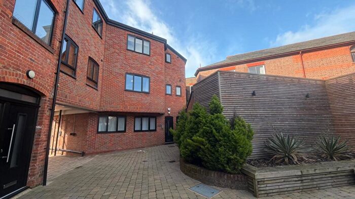 2 Bedroom Apartment To Rent In High Street, Chesham, HP5