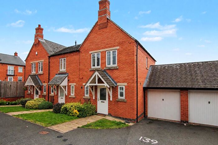 3 Bedroom Semi-Detached House For Sale In St Martins Close, Swadlincote, DE11