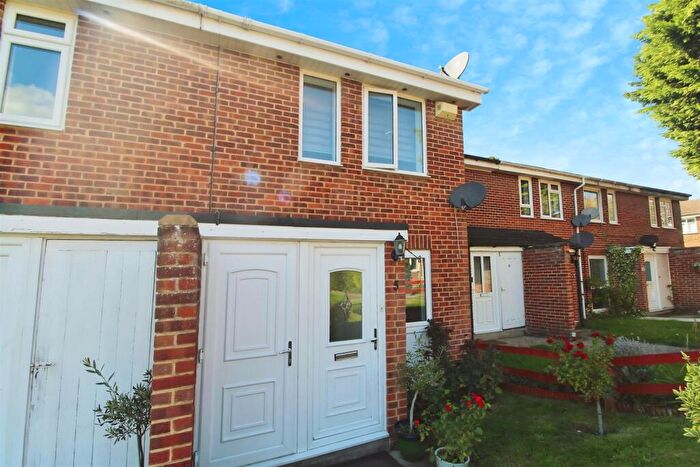 2 Bedroom Terraced House To Rent In Swanholm Gardens, Calcot, RG31