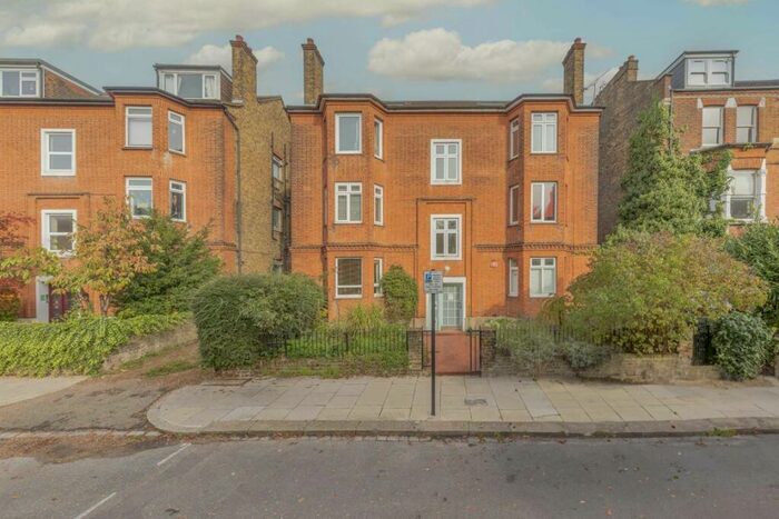 3 Bedroom Flat To Rent In Savernake Road, London, NW3