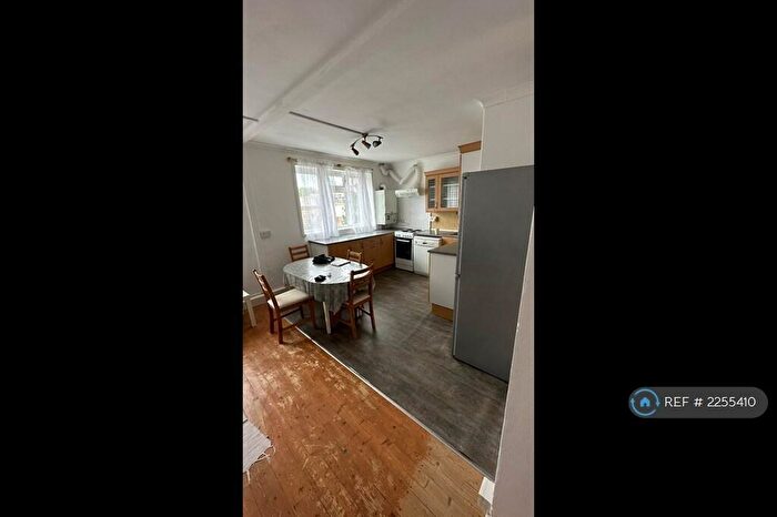 2 Bedroom Flat To Rent In Durston Flats, London, NW5