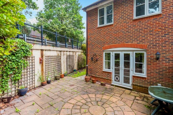 3 Bedroom Semi-Detached House To Rent In Spital Heath, Dorking, RH4