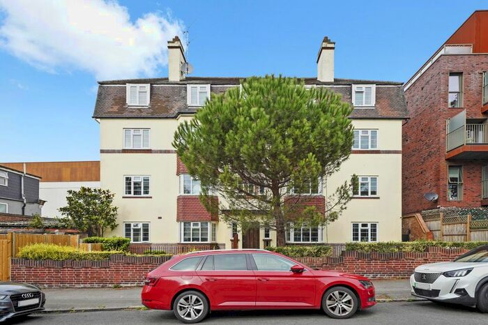 2 Bedroom Flat To Rent In Lewin Road, London, SW16