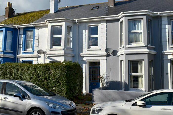 2 Bedroom Flat To Rent In Marlborough Road, Falmouth, TR11