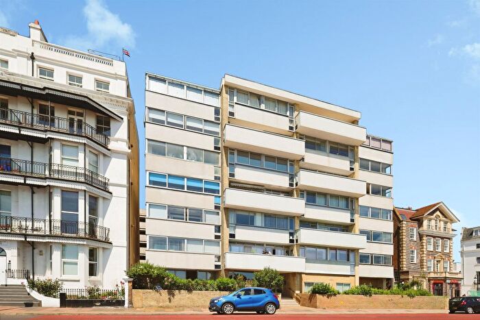 2 Bedroom Flat For Sale In Grand Parade, Eastbourne, BN21