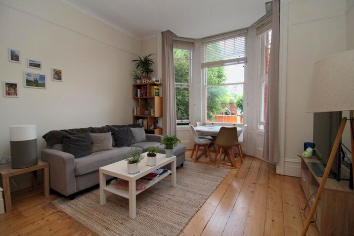 2 Bedroom Flat To Rent In Fairhazel Gardens, South Hampstead, NW6