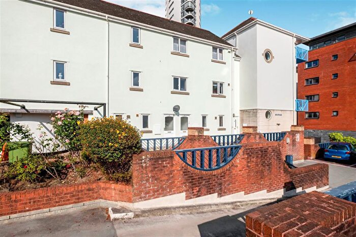 Flat To Rent In Camona Drive, Maritime Quarter, SA1