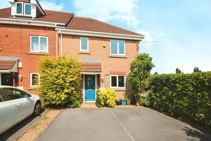 3 Bedroom Terraced House To Rent In Honeywick Close -, BS3