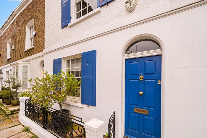 2 Bedroom Property To Rent In Upper Cheyne Row, Chelsea, SW3