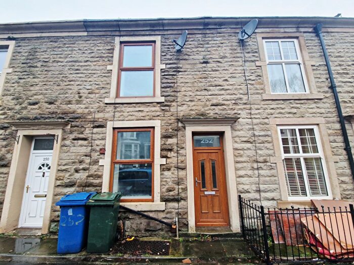 3 Bedroom Terraced House To Rent In Blackburn Road, Rossendale, BB4