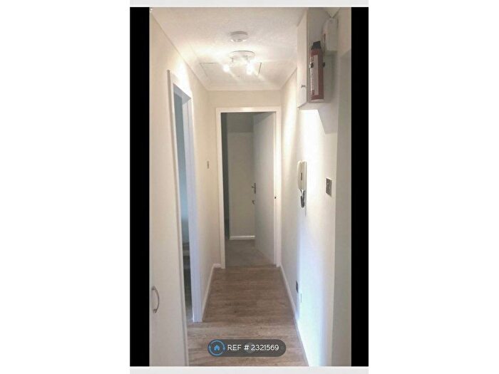 1 Bedroom Flat To Rent In Chantrell Court, Leeds, LS2