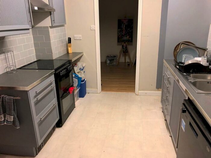 4 Bedroom House To Rent In Blackwell Avenue, Guildford, GU2