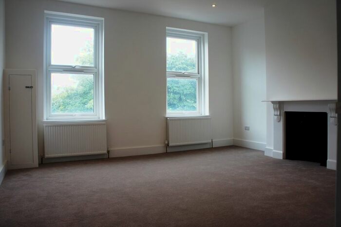2 Bedroom Flat To Rent In Linkfield Gardens, Hatchlands Road, Redhill, RH1