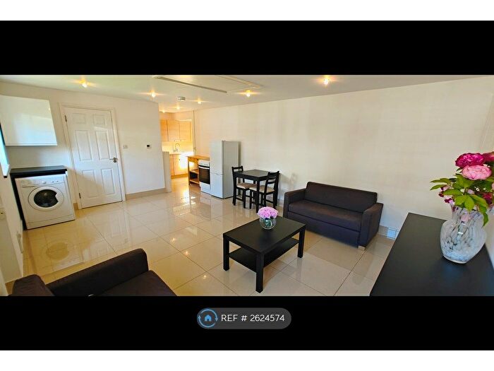 1 Bedroom Flat To Rent In Flower Lane, Mill Hill, NW7