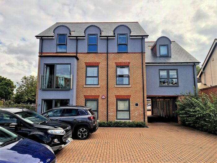 2 Bedroom Flat To Rent In Willow Court, Woodlands Road, Hockley, SS5