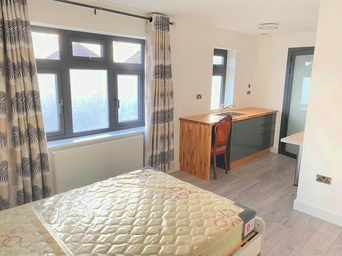 Studio To Rent In Saxon Drive, London, W3