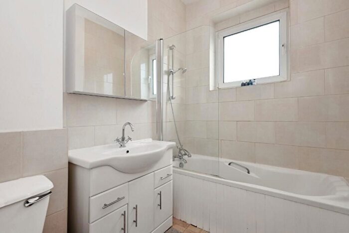 3 Bedroom Terraced House For Sale In Silverleigh Road, Thornton Heath, CR7
