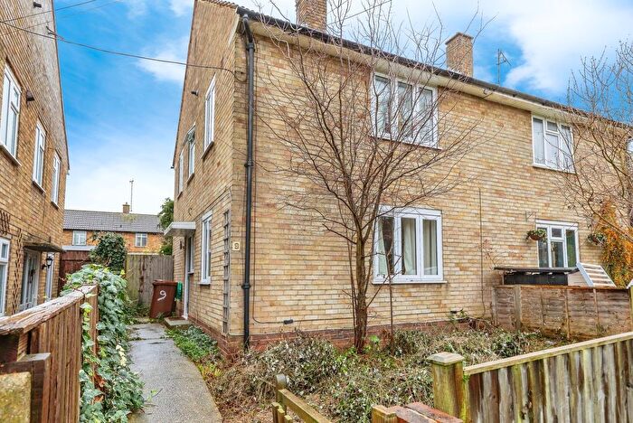 3 Bedroom Semi Detached House For Sale In Bonnington Green, Rainham, Kent, ME8